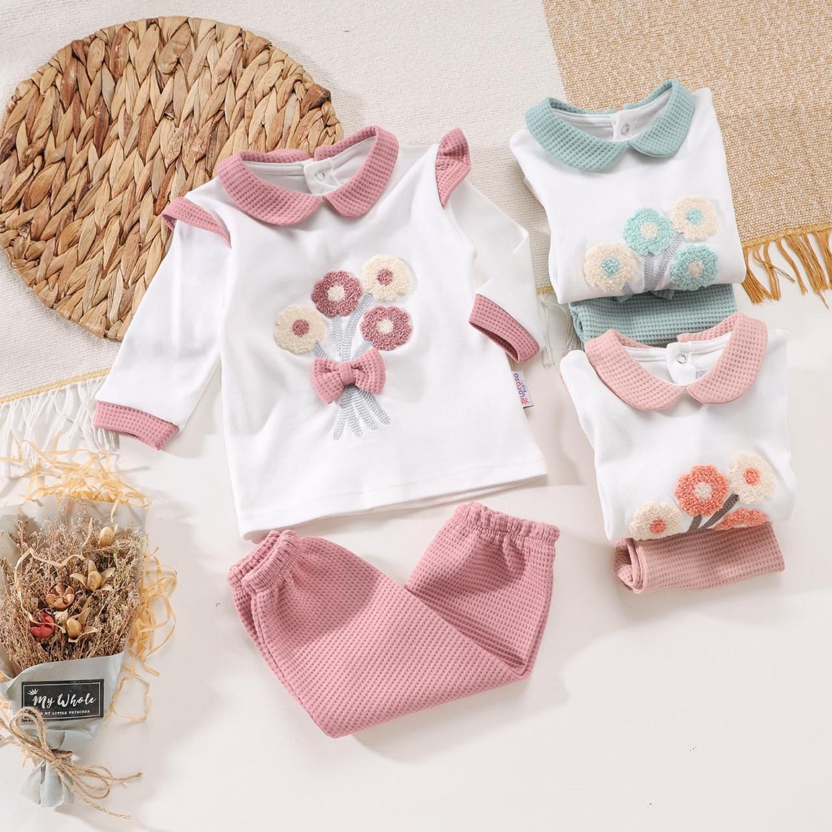 Autumn pyjama with a collar and flowers