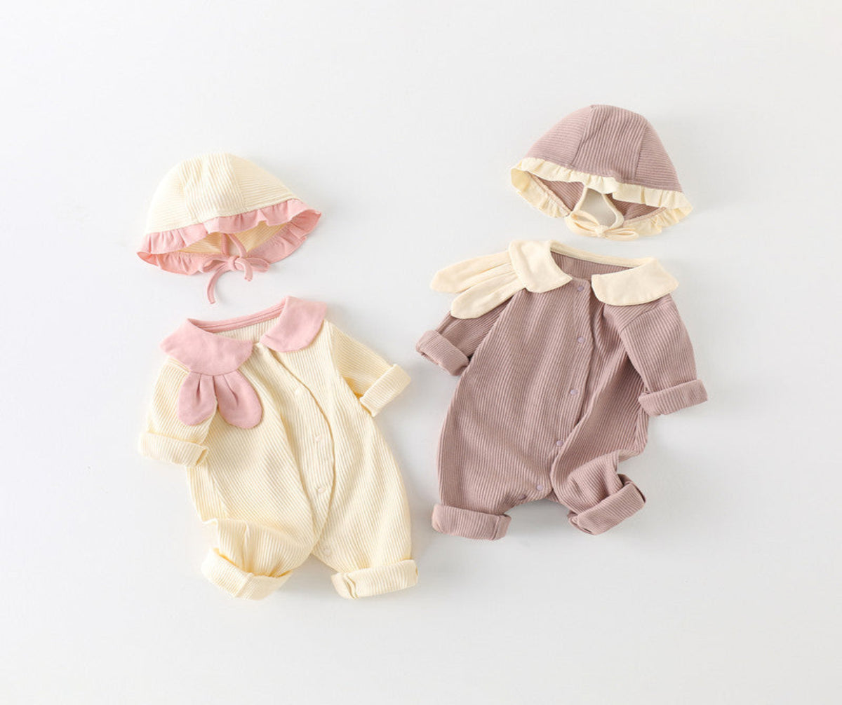 Imported ribbed autumn jumpsuit with a hat